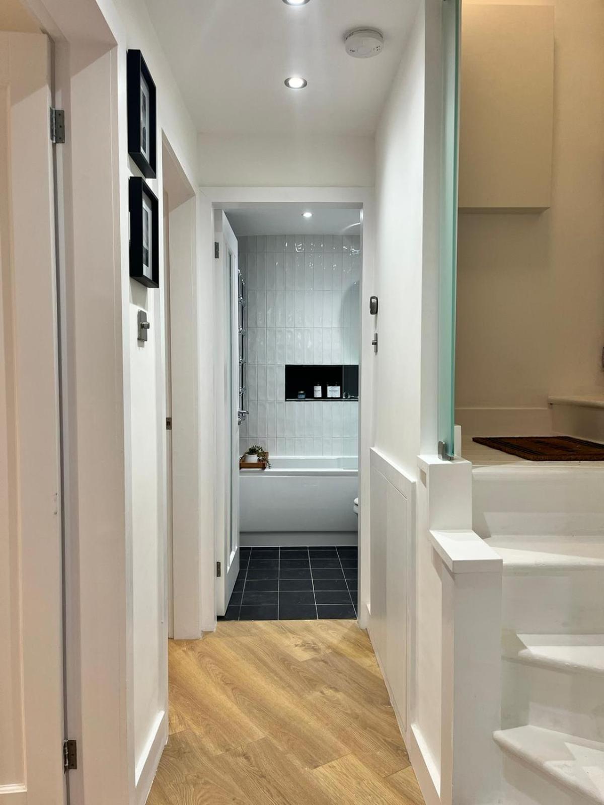Cozy And Peaceful Apartment With Terrace In Hackney Лондон Экстерьер фото